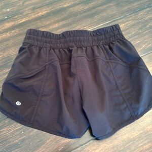Lululemon Low Rise Tracker Shorts 4 inch inseam size 8 black